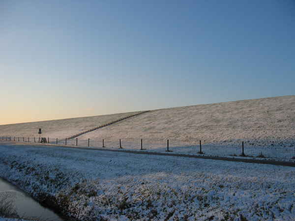 Dijk covered in snow